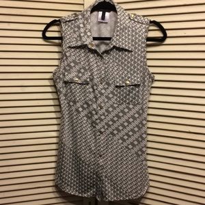 BCBG Maxazria Sleeveless Resort Top Gray Snaps